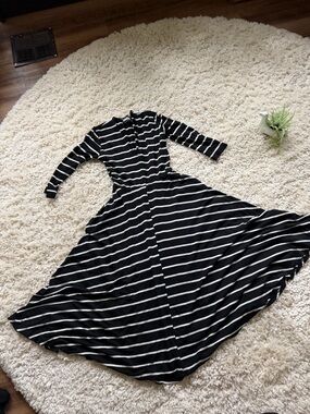 harlyn knit dress Harlyn Anthro knit dress 3/4 flutter sleeve blue cream S geometric print classy